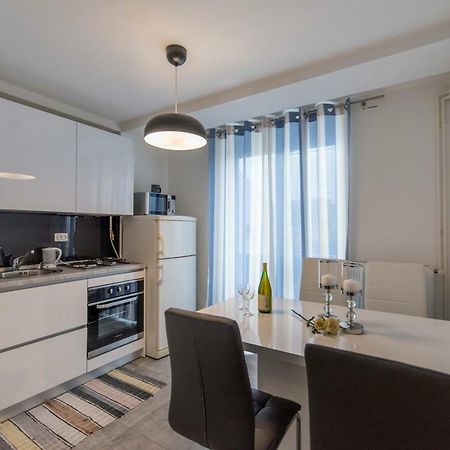 Apartman Lux Apartment Дарувар Екстериор снимка